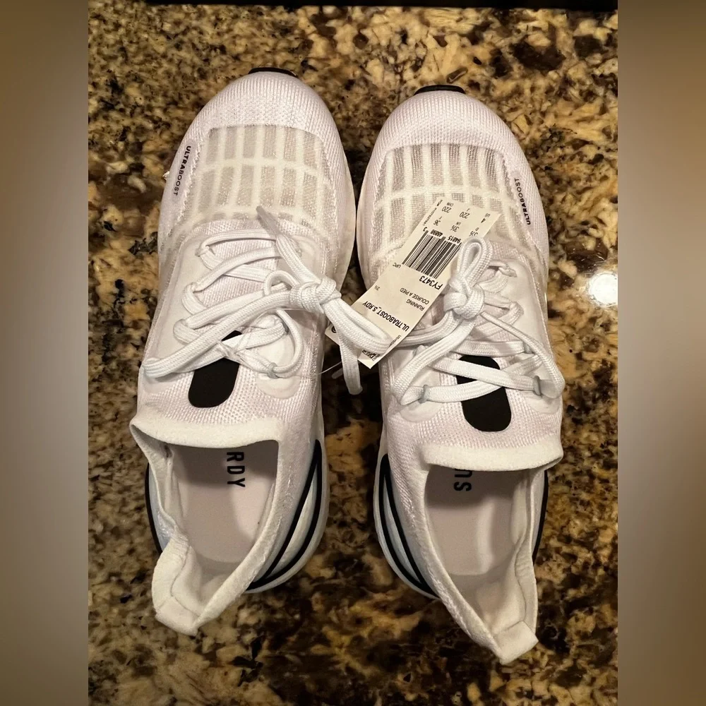 NWT Adidas Women’s 5.5/Youth 4 Ultraboost Sneaker